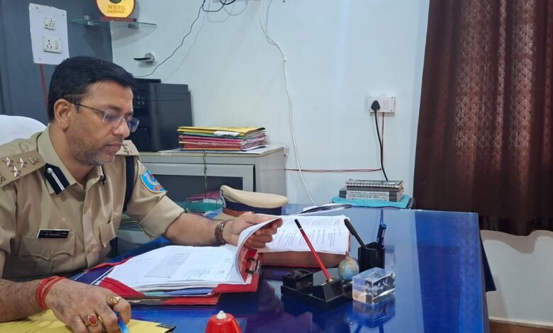 बरवाडीह थाना का DIG पलामू रेंज द्वारा निरीक्षण,अभिलेखों की गहन समीक्षा