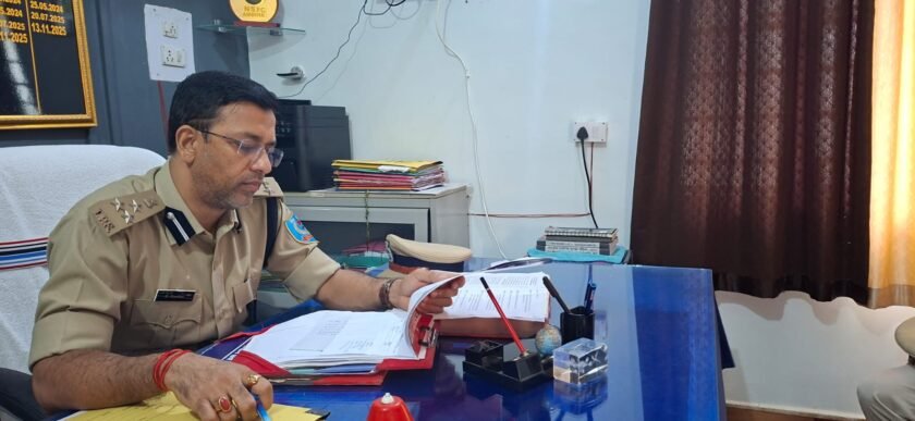 बरवाडीह थाना का DIG पलामू रेंज द्वारा निरीक्षण,अभिलेखों की गहन समीक्षा
