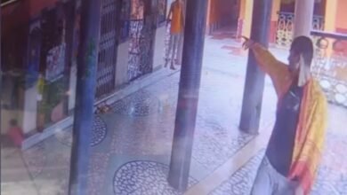 बरहरवा विंध्यवासिनी मंदिर चोरी कांड का 24 घंटे में खुलासा,पुजारी का पुत्र गिरफ्तार बरहरवा विंध्यवासिनी मंदिर चोरी कांड का 24 घंटे में खुलासा,पुजारी का पुत्र गिरफ्तार