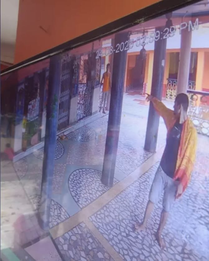 बरहरवा विंध्यवासिनी मंदिर चोरी कांड का 24 घंटे में खुलासा,पुजारी का पुत्र गिरफ्तार बरहरवा विंध्यवासिनी मंदिर चोरी कांड का 24 घंटे में खुलासा,पुजारी का पुत्र गिरफ्तार