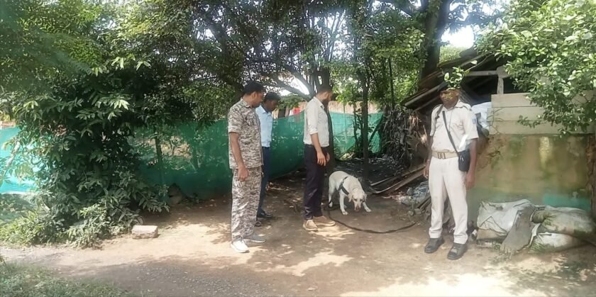 पाकुड़ में पांच दिन का नवजात रहस्यमय तरीके से गायब, डॉग स्क्वायड से तलाश जारी पाकुड़ में पांच दिन का नवजात रहस्यमय तरीके से गायब, डॉग स्क्वायड से तलाश जारी