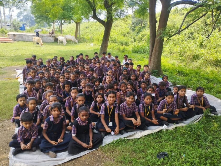 सरस्वती शिशु मंदिर साड़म में धूमधाम से मनाया गया राखी महोत्सव,बच्चों ने बनाई आकर्षक राखियां
