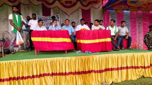 डांगापाड़ा पहुंचे विधायक हेमलाल मुर्मू, ग्रामीणों की समस्याएं सुन दिए त्वरित समाधान के निर्देश