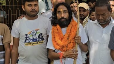 भर्ती व्यवस्था सुधार यात्रा के तहत साहिबगंज कॉलेज पहुंचे देवेंद्र नाथ महतो, छात्रों को किया जागरूक