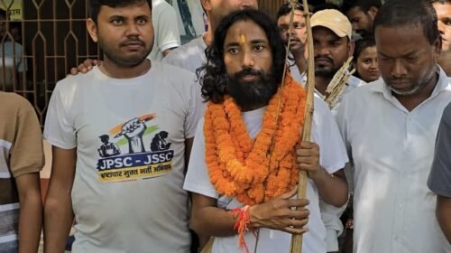 भर्ती व्यवस्था सुधार यात्रा के तहत साहिबगंज कॉलेज पहुंचे देवेंद्र नाथ महतो, छात्रों को किया जागरूक