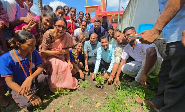 साहिबगंज महाविद्यालय में तीन दिवसीय खेल प्रतियोगिता का भव्य समापन साहिबगंज महाविद्यालय में तीन दिवसीय खेल प्रतियोगिता का भव्य समापन