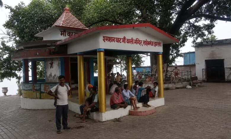 मुनीलाल श्मशान घाट में अंतिम संस्कार में 3 घंटे की देरी, व्यवस्था पर उठे सवाल मुनीलाल श्मशान घाट में अंतिम संस्कार में 3 घंटे की देरी, व्यवस्था पर उठे सवाल