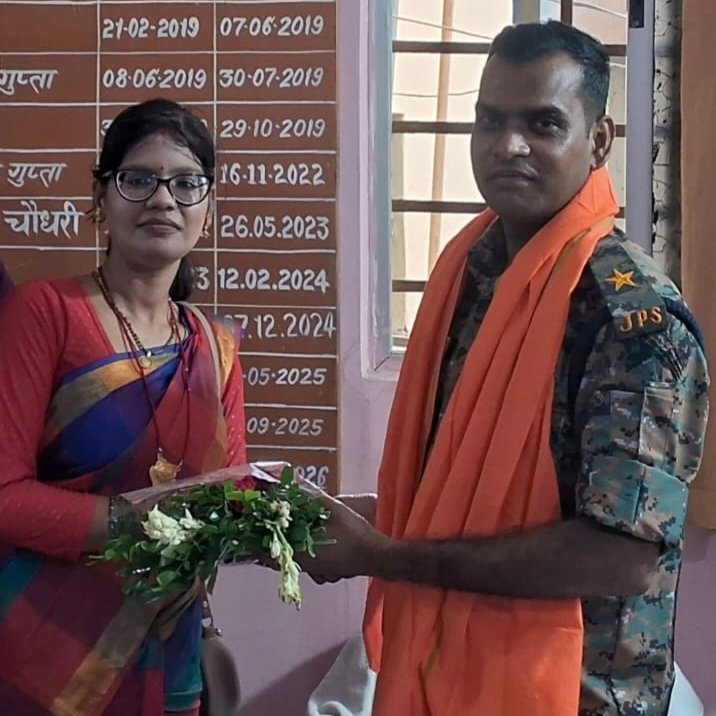 लातेहार में छात्राओं की सुरक्षा को लेकर विधायक प्रतिनिधियों ने उठाई आवाज, पुलिस को सौंपा ज्ञापन लातेहार में छात्राओं की सुरक्षा को लेकर विधायक प्रतिनिधियों ने उठाई आवाज, पुलिस को सौंपा ज्ञापन