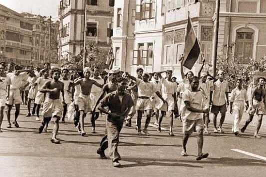 80वें स्वतंत्रता दिवस पर नौसेना विद्रोह (1946): पतली दाल से उठी बगावत की आग – एक ऐतिहासिक समीक्षा 80वें स्वतंत्रता दिवस पर नौसेना विद्रोह (1946): पतली दाल से उठी बगावत की आग – एक ऐतिहासिक समीक्षा