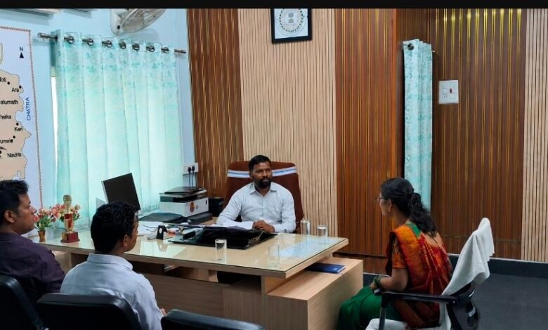 लातेहार में श्रमिक मुद्दों पर श्रम विभाग से हुई अहम चर्चा, त्वरित कार्रवाई का आश्वासन