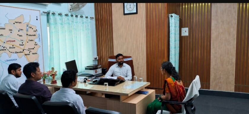 लातेहार में श्रमिक मुद्दों पर श्रम विभाग से हुई अहम चर्चा, त्वरित कार्रवाई का आश्वासन