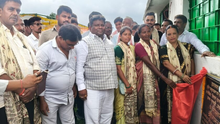 परसही में कृषक पाठशाला का शिलान्यास, अब गांव में ही मिलेगा खेती और पशुपालन का प्रशिक्षण परसही में कृषक पाठशाला का शिलान्यास, अब गांव में ही मिलेगा खेती और पशुपालन का प्रशिक्षण