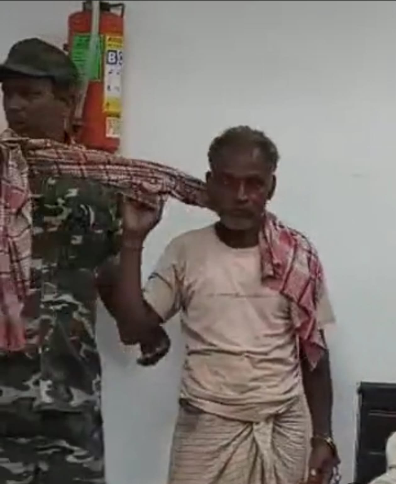 पाकुड़ में नकली शराब फैक्ट्री का भंडाफोड़,एक गिरफ्तार,भारी मात्रा में सामान बरामद पाकुड़ में नकली शराब फैक्ट्री का भंडाफोड़,एक गिरफ्तार,भारी मात्रा में सामान बरामद