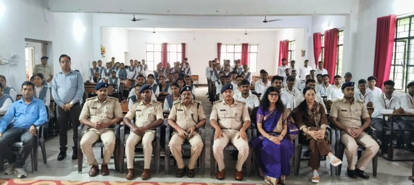 स्कॉलर बी.एड.कॉलेज में साइबर सेफ्टी पर संगोष्ठी, साइबर डीएसपी आर.के. राणा ने किया जागरूक स्कॉलर बी.एड.कॉलेज में साइबर सेफ्टी पर संगोष्ठी, साइबर डीएसपी आर.के. राणा ने किया जागरूक
