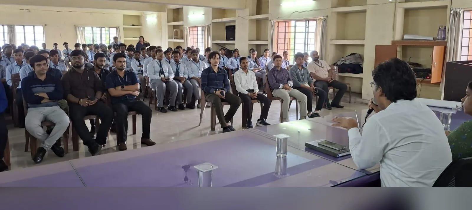 पॉलिटेक्निक कॉलेज में नए मतदाताओं के लिए जागरूकता अभियान