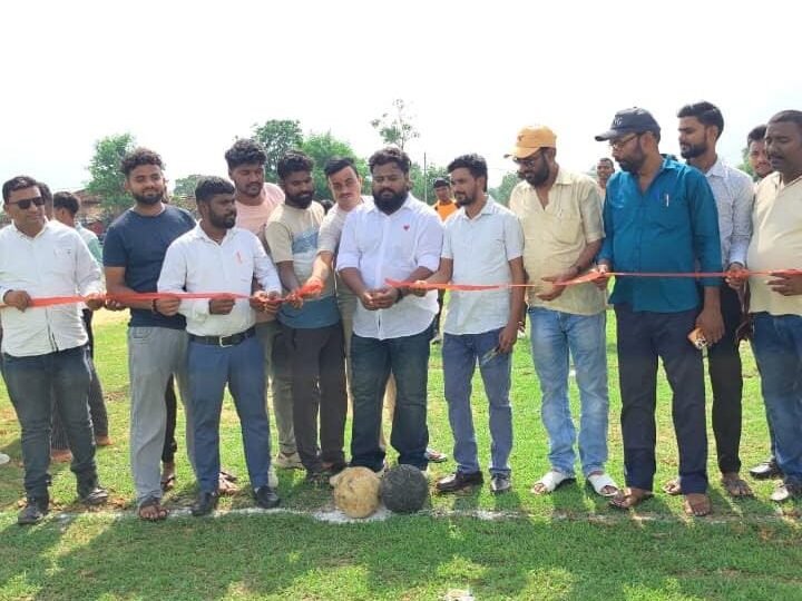छेचा हाई स्कूल मैदान में प्रखंड स्तरीय फुटबॉल टूर्नामेंट का शुभारंभ
