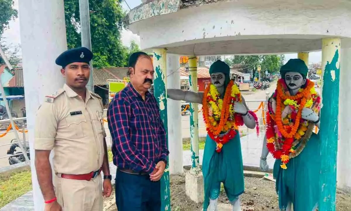 विश्व आदिवासी दिवस पर पाकुड़िया में शहीदों को श्रद्धांजलि, सिद्धू-कान्हू के संघर्ष को किया याद