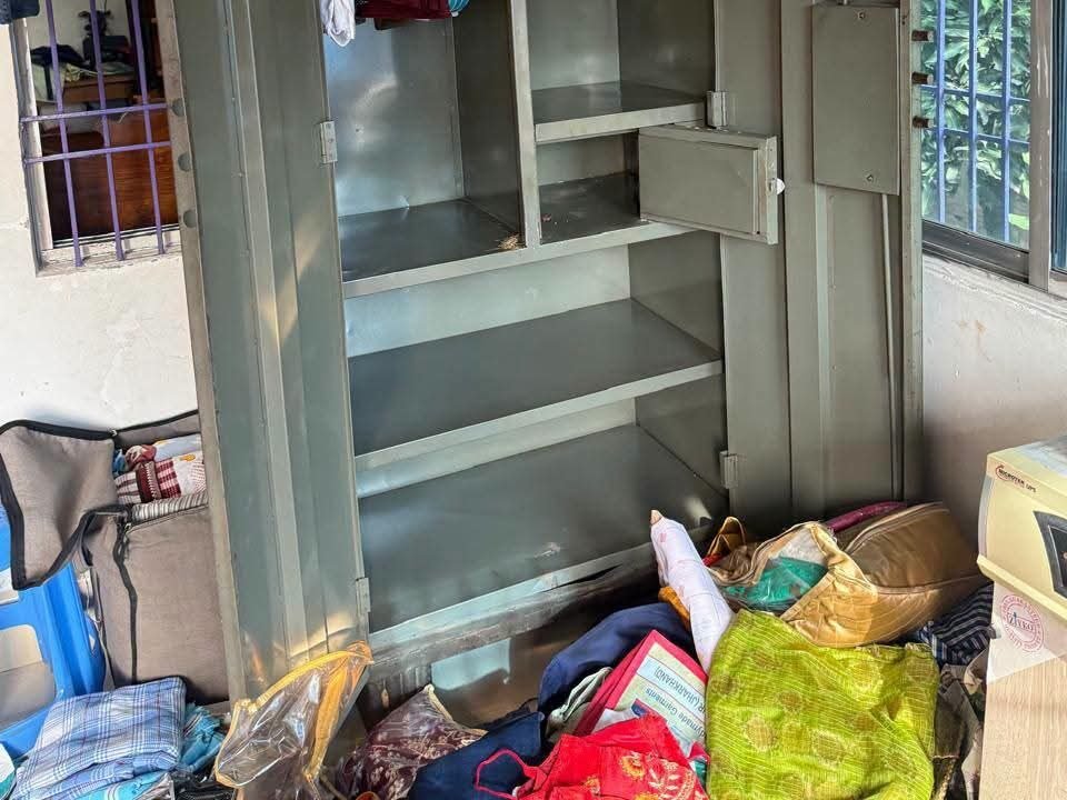 पाकुड़ में चोरों का आतंक:एक ही रात तीन घरों को बनाया निशाना,20 लाख के आभूषण चोरी