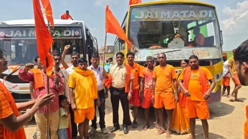 बरडीहा से देवघर के लिए 100 से अधिक कांवरियों का जत्था रवाना,बीडीओ प्रवीण कुमार सिंह ने हरी झंडी दिखाकर किया विदा