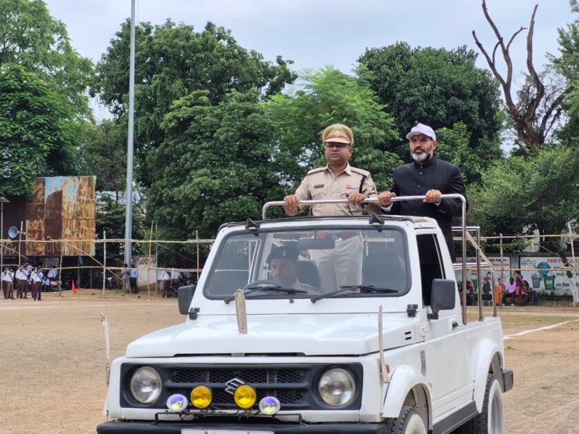 स्वतंत्रता दिवस समारोह की तैयारियों को लेकर अंतिम परेड पूर्वाभ्यास का निरीक्षण स्वतंत्रता दिवस समारोह की तैयारियों को लेकर अंतिम परेड पूर्वाभ्यास का निरीक्षण