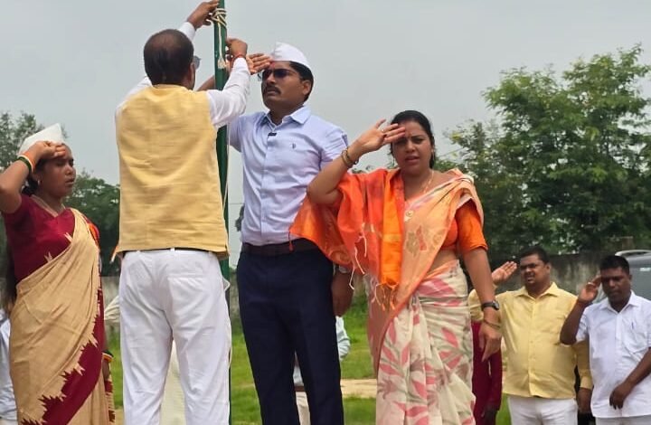 बरडीहा में धूमधाम से मना 80वां स्वतंत्रता दिवस, बीडीओ-सीओ ने किया ध्वजारोहण बरडीहा में धूमधाम से मना 80वां स्वतंत्रता दिवस, बीडीओ-सीओ ने किया ध्वजारोहण