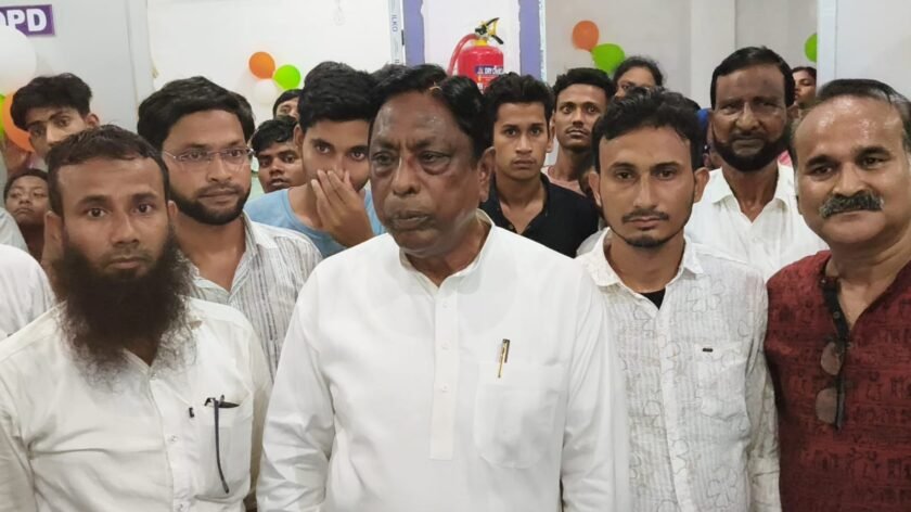 पूर्व मंत्री आलमगीर आलम ने किया गुमानी हॉस्पिटल का उद्घाटन