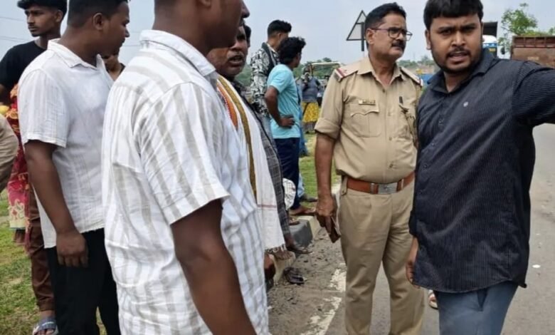 मोहनपुर चौक के पास दो बाइकों की आमने-सामने टक्कर, चार गंभीर घायल मोहनपुर चौक के पास दो बाइकों की आमने-सामने टक्कर, चार गंभीर घायल