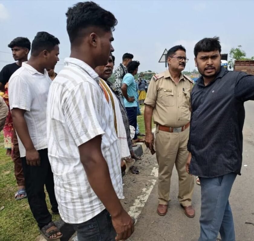 मोहनपुर चौक के पास दो बाइकों की आमने-सामने टक्कर, चार गंभीर घायल मोहनपुर चौक के पास दो बाइकों की आमने-सामने टक्कर, चार गंभीर घायल