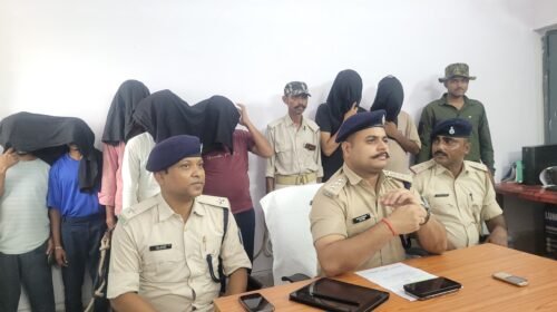 देह व्यापार के आरोप में 12 गिरफ्तार, 5 महिलाएं और 7 पुरुष शामिल
