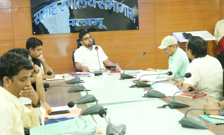 ई-गवर्नेंस सेवाओं की समीक्षा,लंबित आवेदनों के शीघ्र निष्पादन का निर्देश