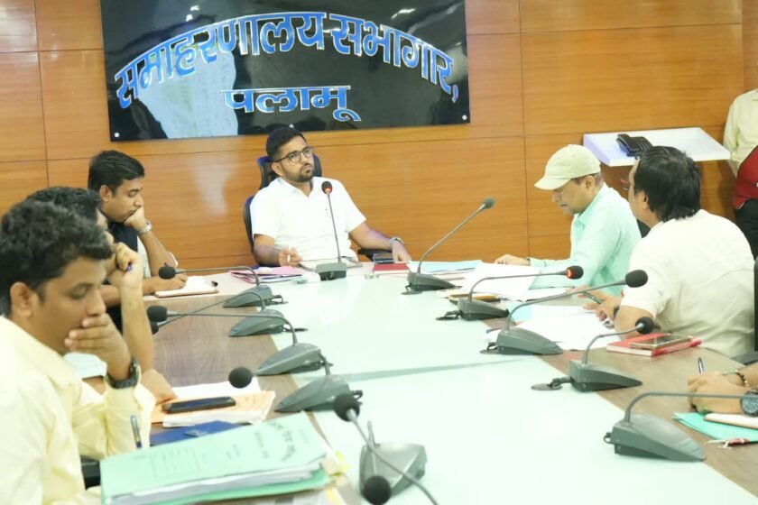 ई-गवर्नेंस सेवाओं की समीक्षा,लंबित आवेदनों के शीघ्र निष्पादन का निर्देश