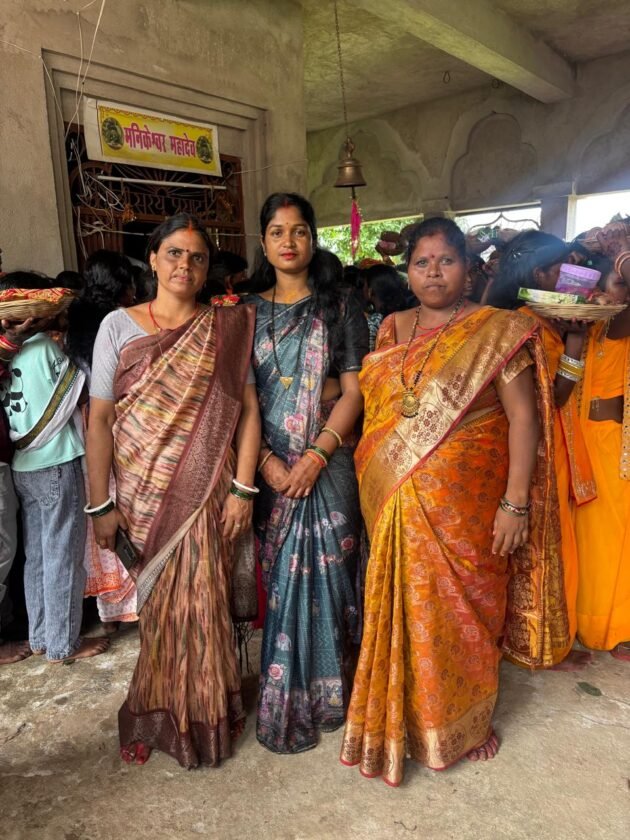 अंतिम सोमवार को मणिकेश्वर महादेव मंदिर में उषा देवी ने की पूजा-अर्चना अंतिम सोमवार को मणिकेश्वर महादेव मंदिर में उषा देवी ने की पूजा-अर्चना