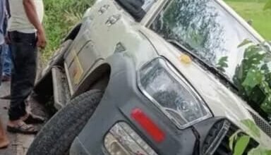 भीमपाड़ा में सड़क से नीचे उतरी स्कॉर्पियो, बाल-बाल बचे सवार भीमपाड़ा में सड़क से नीचे उतरी स्कॉर्पियो, बाल-बाल बचे सवार