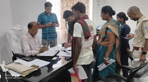 एसआईआर[SIR] के तहत बरहरवा में अनमैप्ड मतदाताओं की दूसरे दिन भी हुई सुनवाई