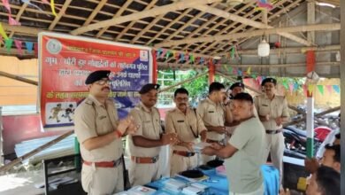 साहिबगंज पुलिस ने बरामद किए 46 गुम मोबाइल,धारकों को सौंपे