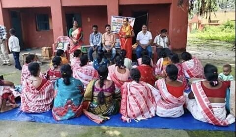 महेशपुर में एकल अभियान की मासिक समीक्षा बैठक,विद्यालयों के नियमित संचालन पर जोर