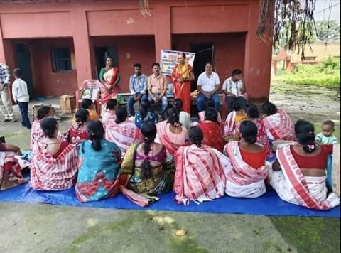 महेशपुर में एकल अभियान की मासिक समीक्षा बैठक,विद्यालयों के नियमित संचालन पर जोर