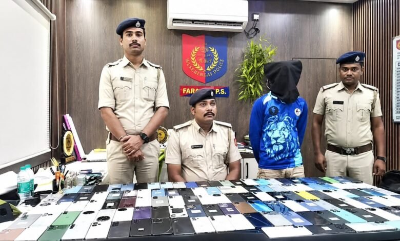 133 मोबाइल फोन के साथ युवक गिरफ्तार,साहिबगंज के रास्ते बांग्लादेश भेजने की थी तैयारी 133 मोबाइल फोन के साथ युवक गिरफ्तार,साहिबगंज के रास्ते बांग्लादेश भेजने की थी तैयारी