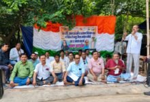 खनिज कानून और राम मंदिर चढ़ावा प्रकरण को लेकर कांग्रेस का धरना, केंद्र सरकार पर साधा निशाना खनिज कानून और राम मंदिर चढ़ावा प्रकरण को लेकर कांग्रेस का धरना, केंद्र सरकार पर साधा निशाना
