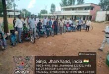 मनिका में दिव्यांग बच्चों के बीच इलेक्ट्रिक साइकिल का वितरण