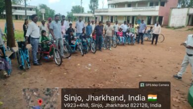 मनिका में दिव्यांग बच्चों के बीच इलेक्ट्रिक साइकिल का वितरण मनिका में दिव्यांग बच्चों के बीच इलेक्ट्रिक साइकिल का वितरण