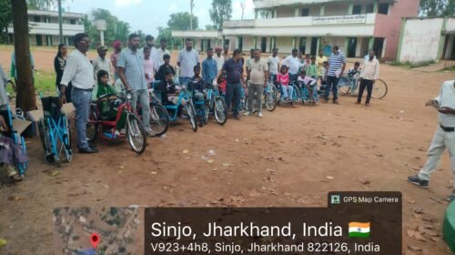 मनिका में दिव्यांग बच्चों के बीच इलेक्ट्रिक साइकिल का वितरण