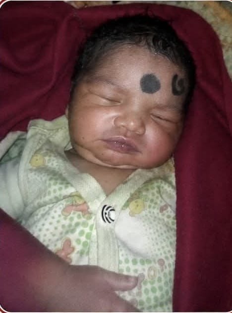 पाकुड़ में 5 दिन का नवजात रहस्यमय तरीके से लापता, सुराग देने वाले को मिलेगा ₹1 लाख इनाम पाकुड़ में 5 दिन का नवजात रहस्यमय तरीके से लापता, सुराग देने वाले को मिलेगा ₹1 लाख इनाम