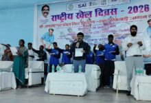 राष्ट्रीय खेल दिवस पर लातेहार में खिलाड़ी सम्मान समारोह, प्रतिभावान खिलाड़ियों को बांटे गए खेल किट
