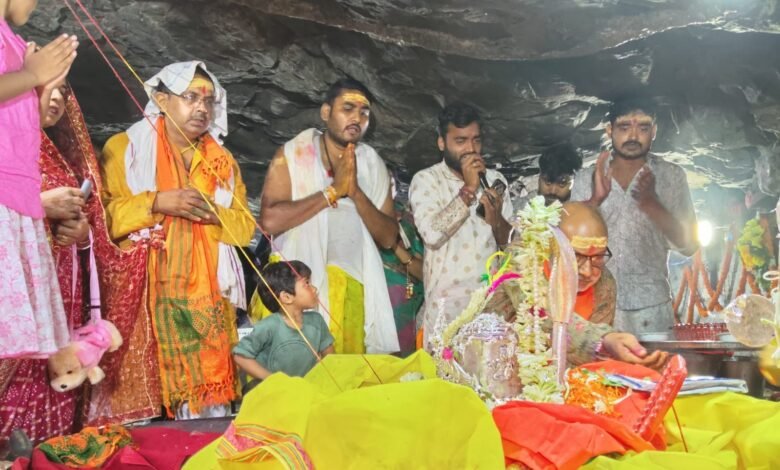 शिवगादी में श्रावणी मेला का भव्य समापन,लाखों श्रद्धालुओं के बीच गूंजे हर-हर महादेव के जयकारे शिवगादी में श्रावणी मेला का भव्य समापन,लाखों श्रद्धालुओं के बीच गूंजे हर-हर महादेव के जयकारे