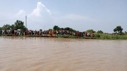 साहिबगंज में गंगा का जलस्तर घटा,दियारा में बाढ़ का असर बरकरार; 500 से अधिक राहत पैकेट बांटे