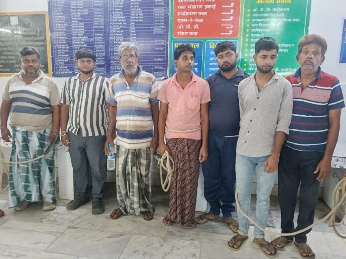 केशवपुर में तालाब में मछली मारने को लेकर विवाद, मारपीट के मामले में सात गिरफ्तार केशवपुर में तालाब में मछली मारने को लेकर विवाद, मारपीट के मामले में सात गिरफ्तार