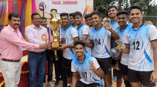 राष्ट्रीय खेल दिवस पर पाकुड़ में वॉलीबॉल प्रतियोगिता, डे बोर्डिंग-1 ने जीता खिताब