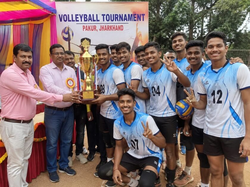 राष्ट्रीय खेल दिवस पर पाकुड़ में वॉलीबॉल प्रतियोगिता, डे बोर्डिंग-1 ने जीता खिताब राष्ट्रीय खेल दिवस पर पाकुड़ में वॉलीबॉल प्रतियोगिता, डे बोर्डिंग-1 ने जीता खिताब