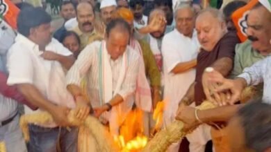 राहुल गांधी के खिलाफ FIR के विरोध में रांची में कांग्रेस का प्रदर्शन, केंद्र सरकार का पुतला दहन राहुल गांधी के खिलाफ FIR के विरोध में रांची में कांग्रेस का प्रदर्शन, केंद्र सरकार का पुतला दहन